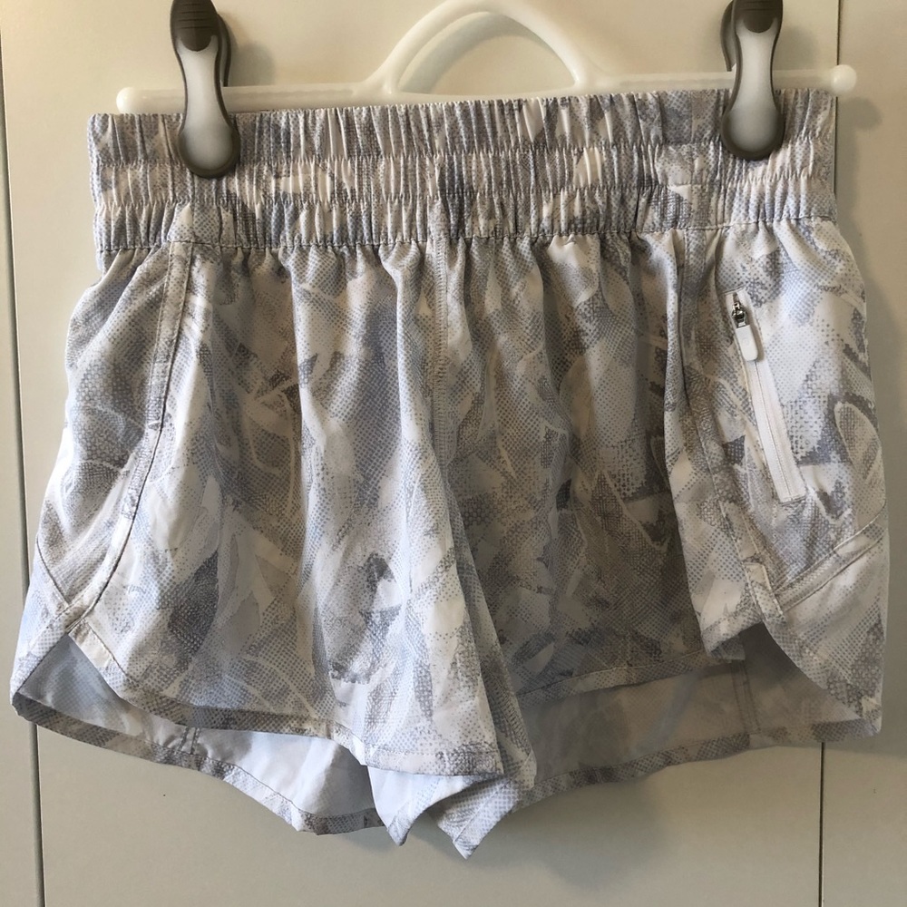lululemon tracker shorts size 8